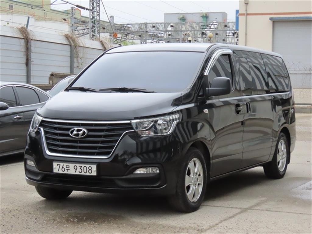 HYUNDAI Starex - Vista 3