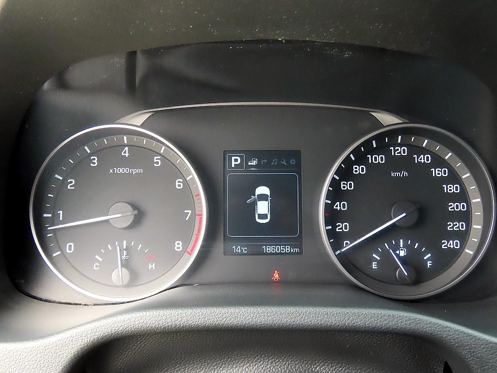 HYUNDAI Avante - Vista 8