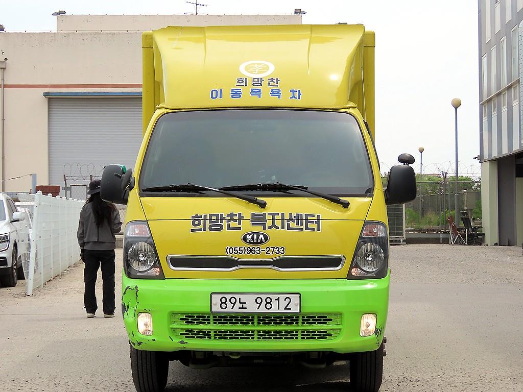 Small Truck Top_Ex(High) Built-in Top Power Gate 2013 Blanco - Importación desde Corea - HF Imports Iquique - Foto 1
