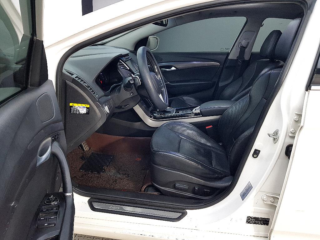 HYUNDAI i40 - Vista 8
