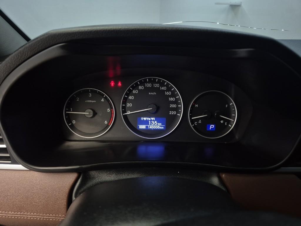 HYUNDAI Starex - Vista 6