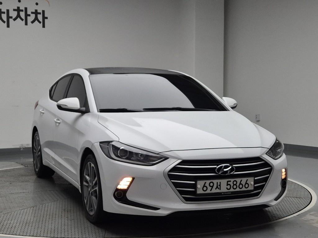 HYUNDAI Avante - Vista 4