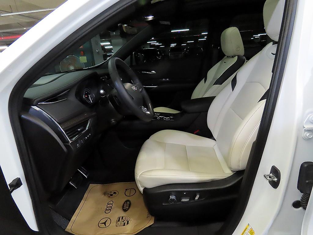 Cadillac XT4 - Vista 6