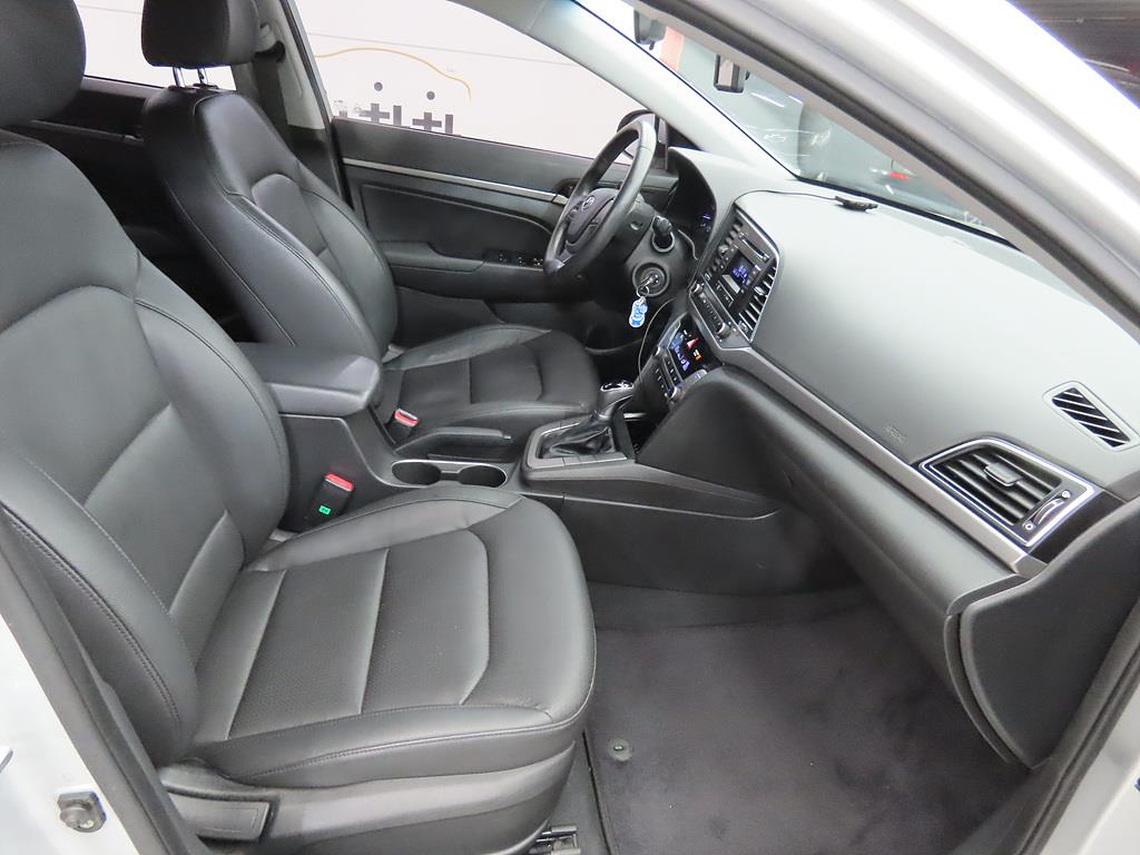 HYUNDAI Avante - Vista 6