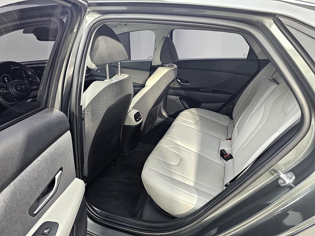 HYUNDAI Avante - Vista 9