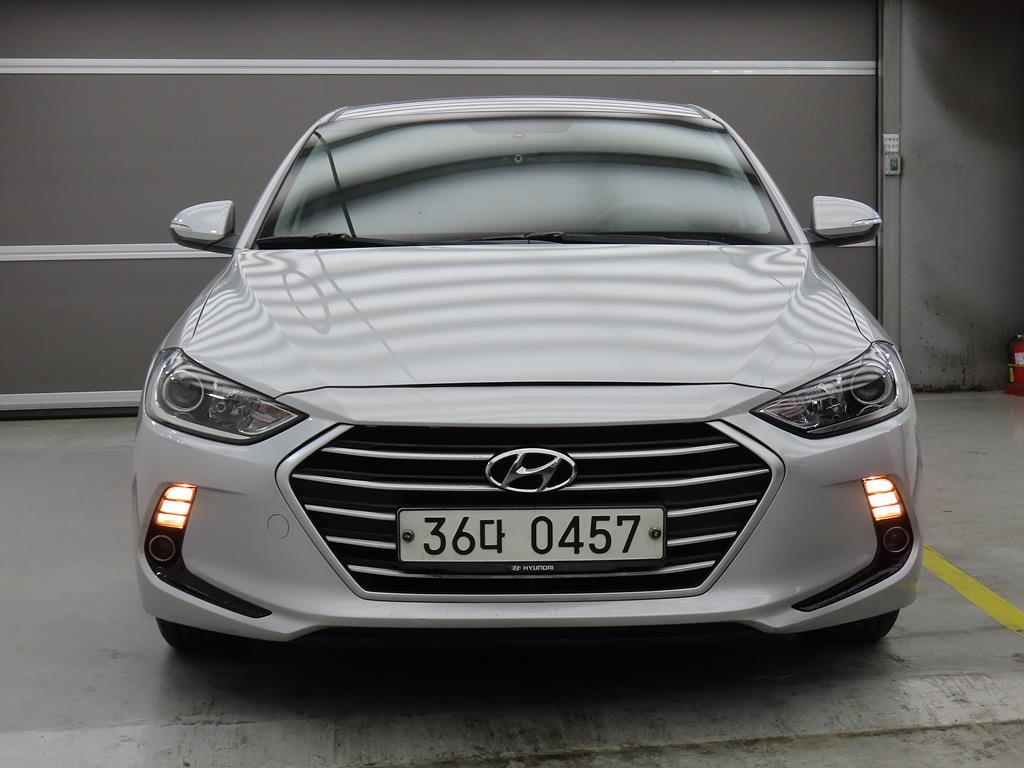HYUNDAI Avante - Vista 2