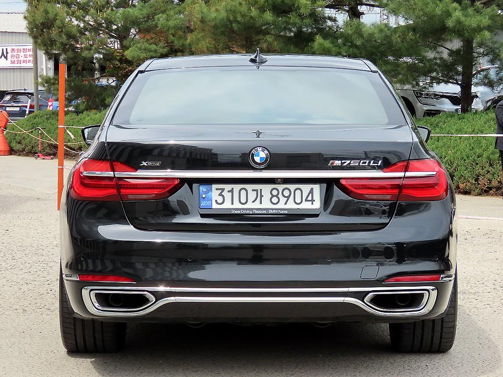 BMW 7 Series - Vista 4