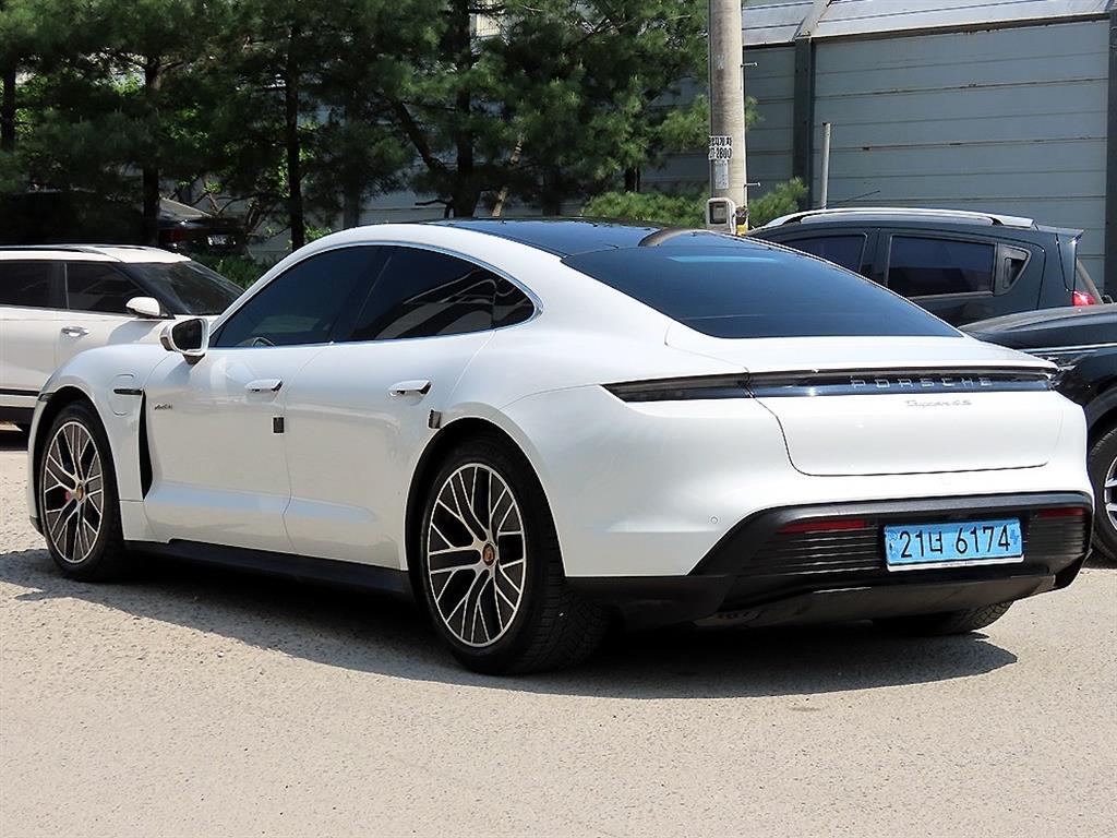 Porsche Taycan - Vista 3