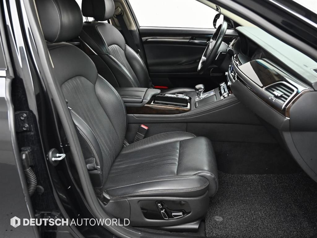 Genesis G90 - Vista 10