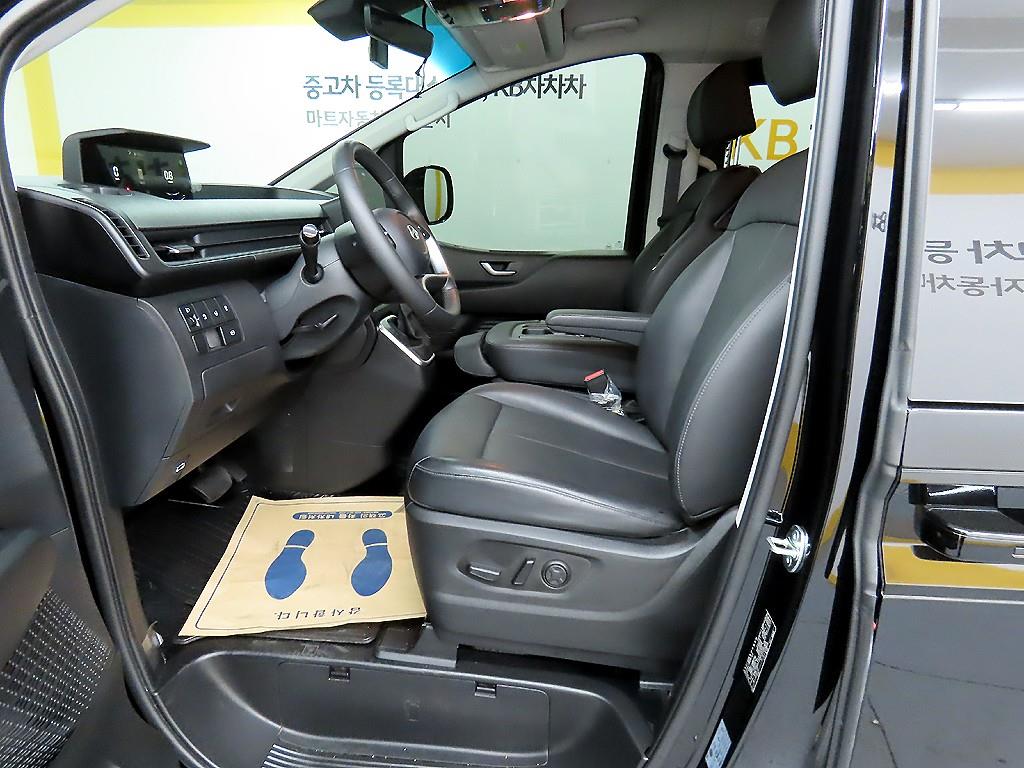 HYUNDAI Staria - Vista 5