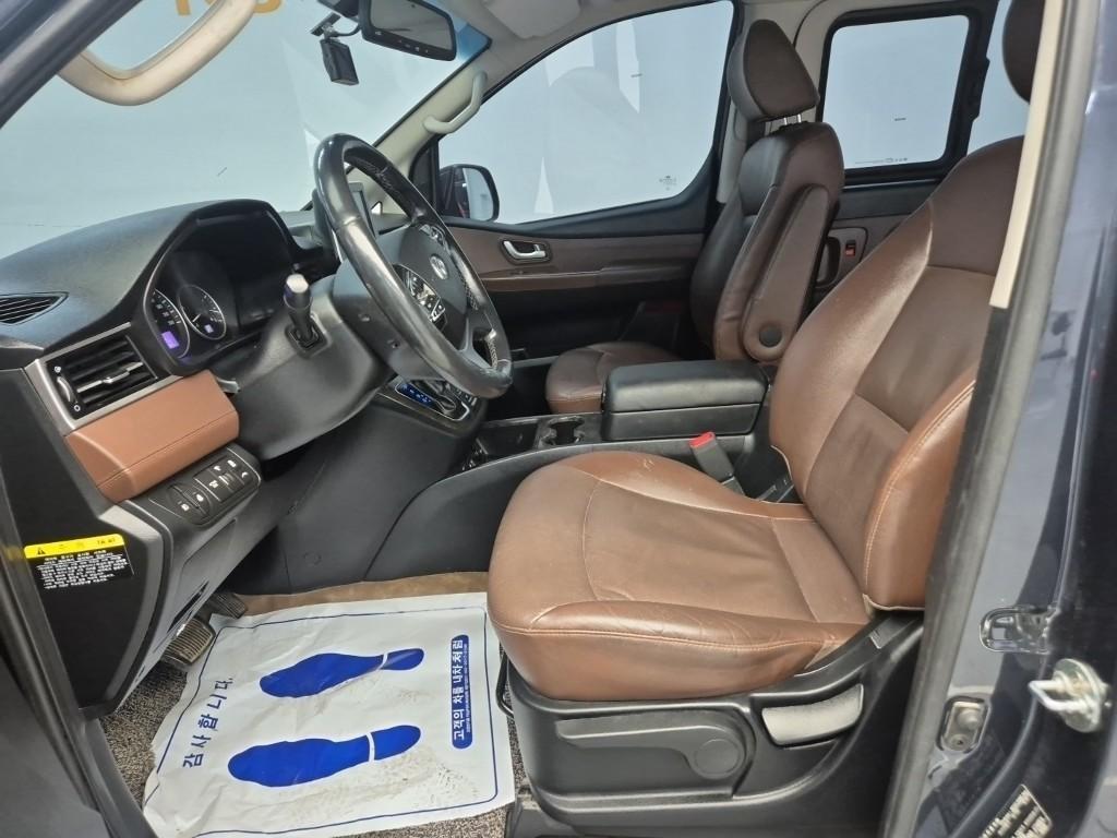 HYUNDAI Starex - Vista 11