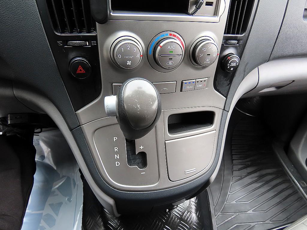 HYUNDAI Starex - Vista 11