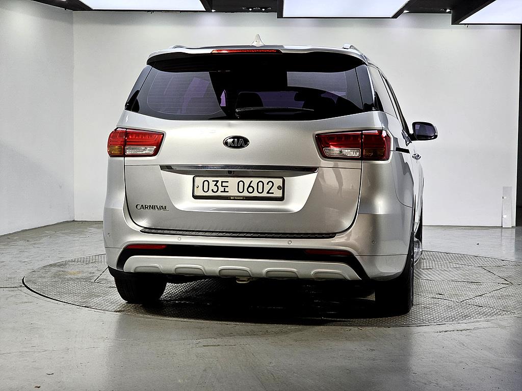 KIA Carnival - Vista 3