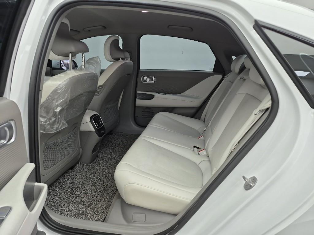 HYUNDAI Ioniq 6 - Vista 12