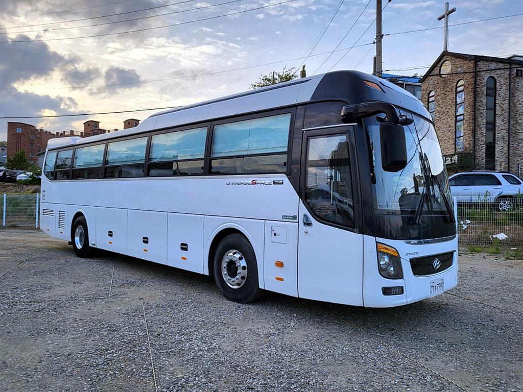 medium and large bus Medium-sized Hyundai Bus - Vista 2