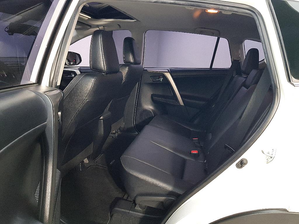 Toyota RAV4 - Vista 9