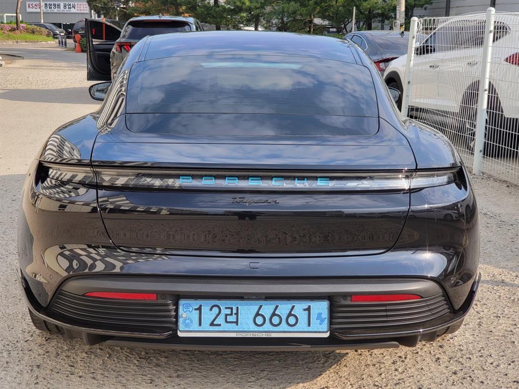 Porsche Taycan - Vista 4