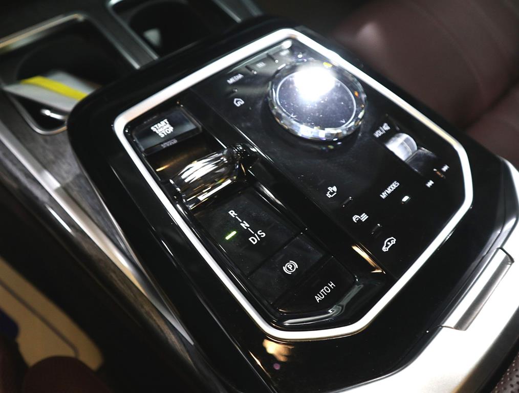 BMW 7 Series - Vista 11