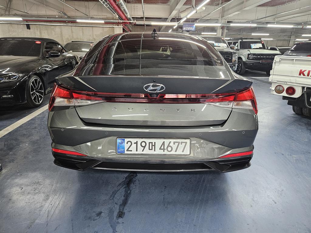 HYUNDAI Avante - Vista 3