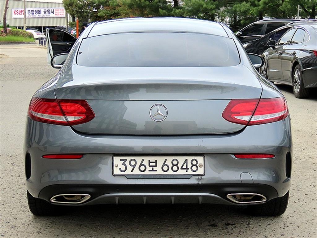 Mercedes Benz C Class - Vista 4
