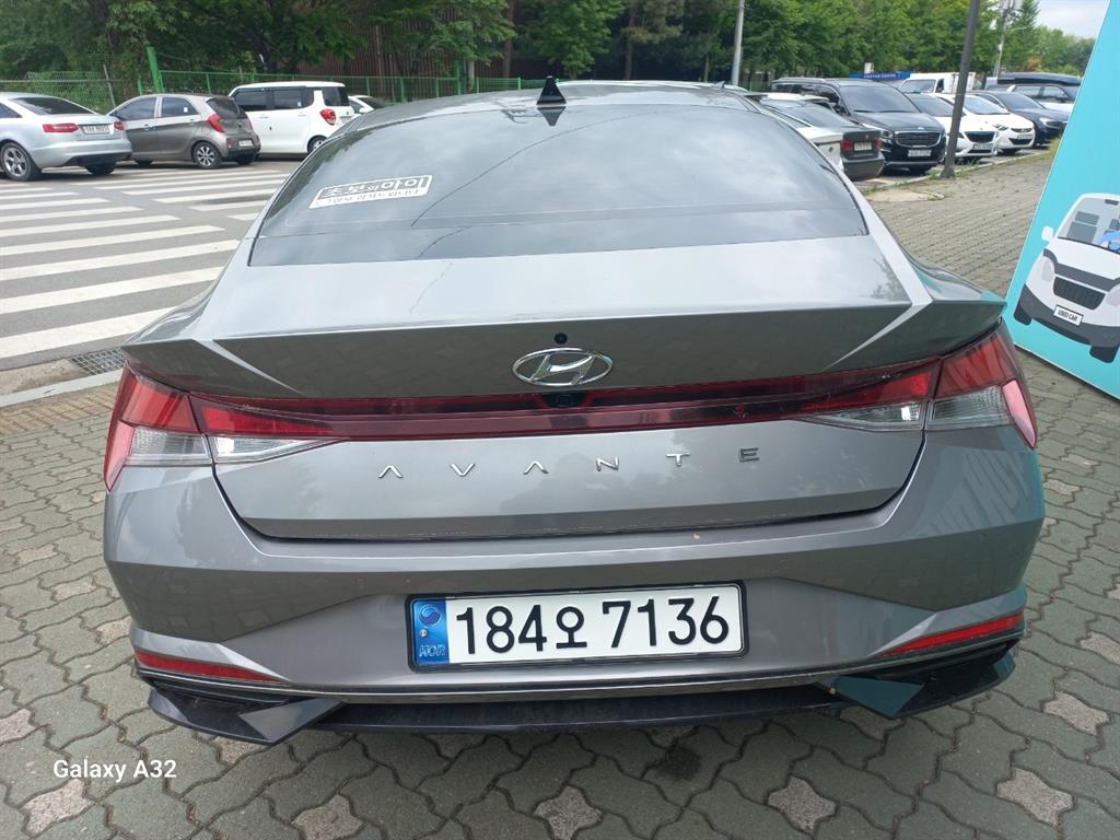 HYUNDAI Avante - Vista 3