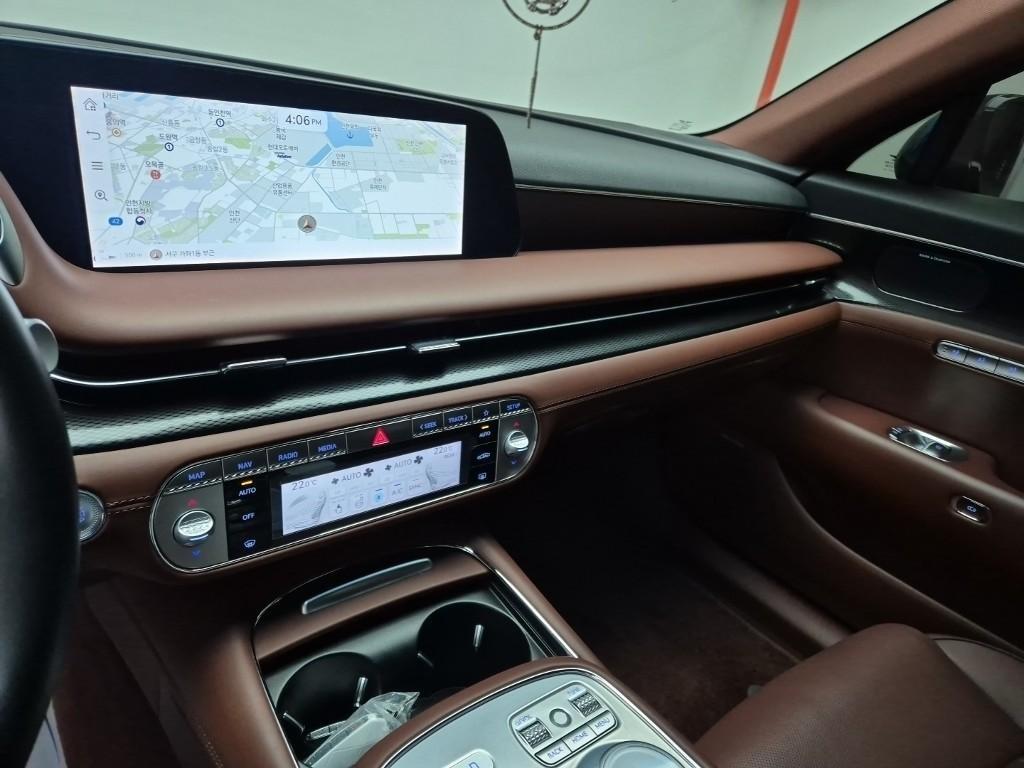 Genesis G90 - Vista 10
