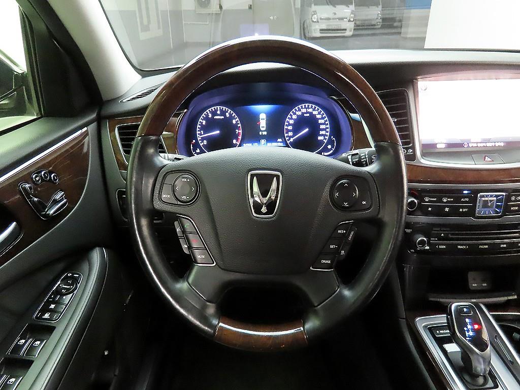 HYUNDAI Equus - Vista 7