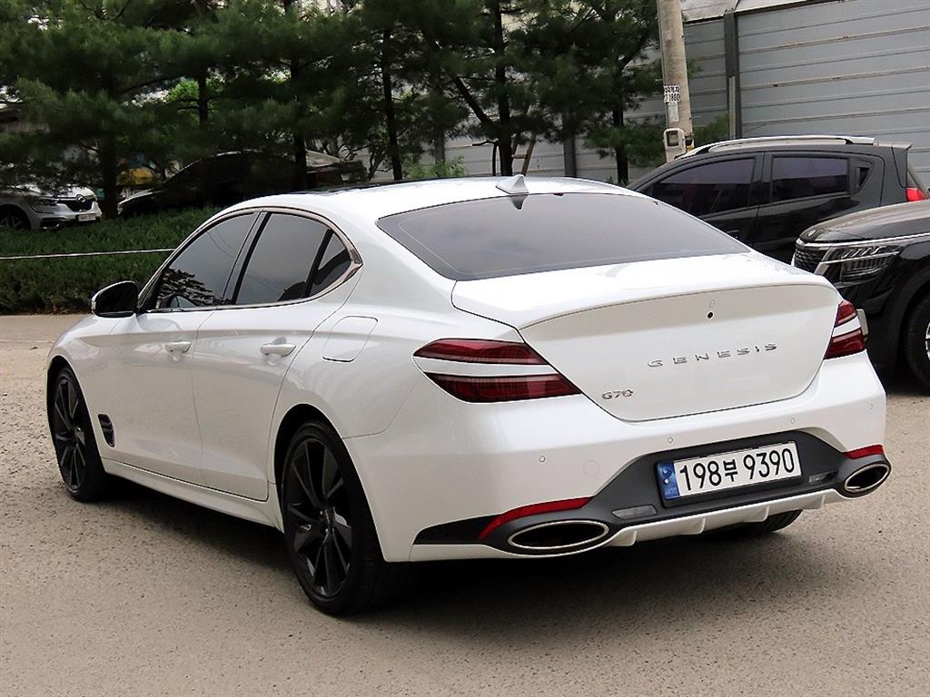 Genesis G70 - Vista 3