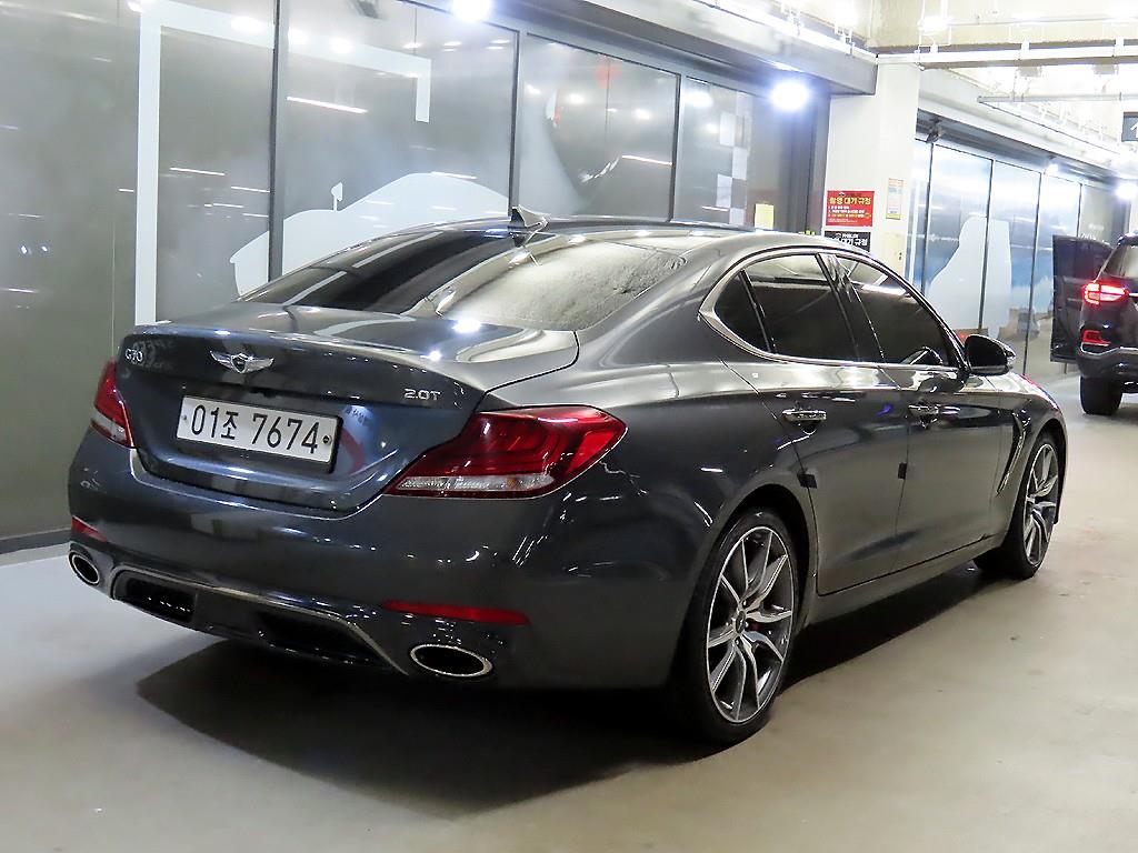 Genesis G70 - Vista 4