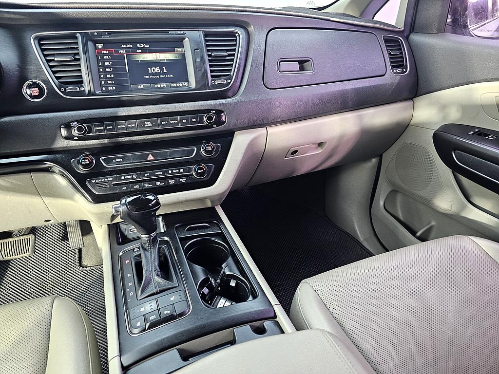 KIA Carnival - Vista 10