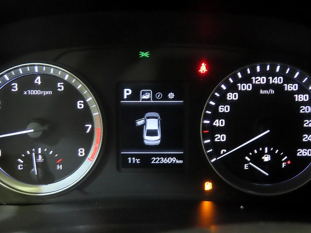 HYUNDAI Sonata - Vista 9
