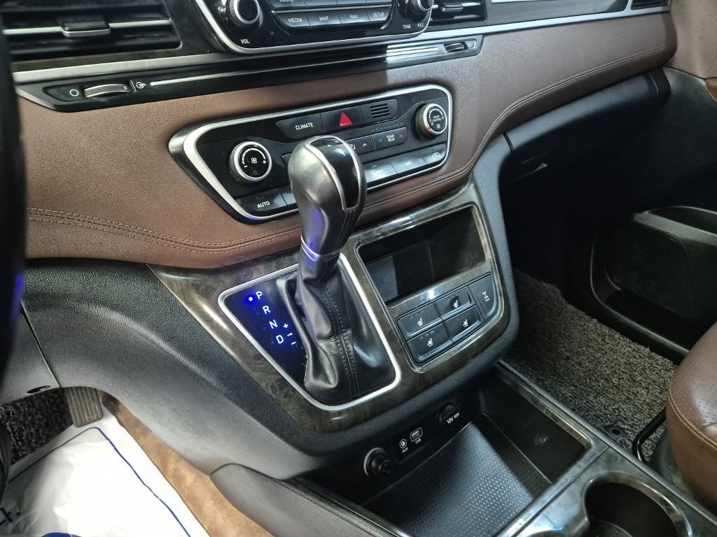 HYUNDAI Starex - Vista 8