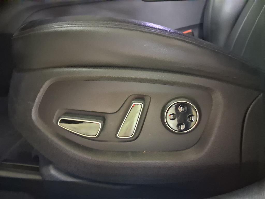 HYUNDAI Genesis - Vista 6
