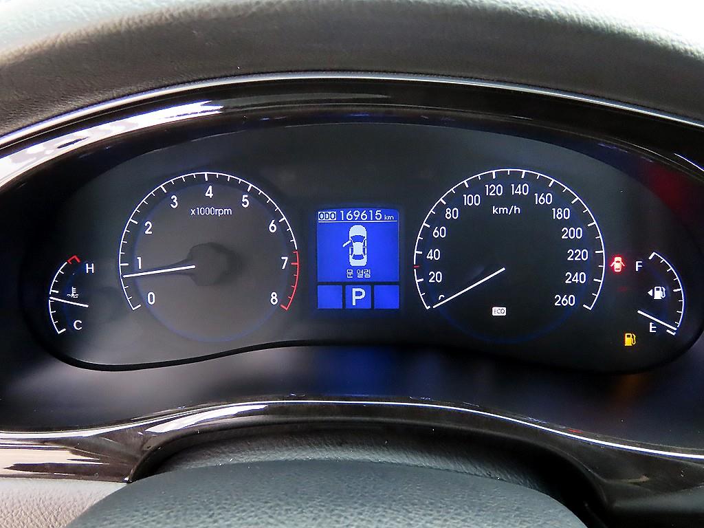 HYUNDAI Genesis - Vista 9