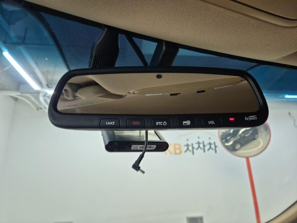 KIA Carnival - Vista 12