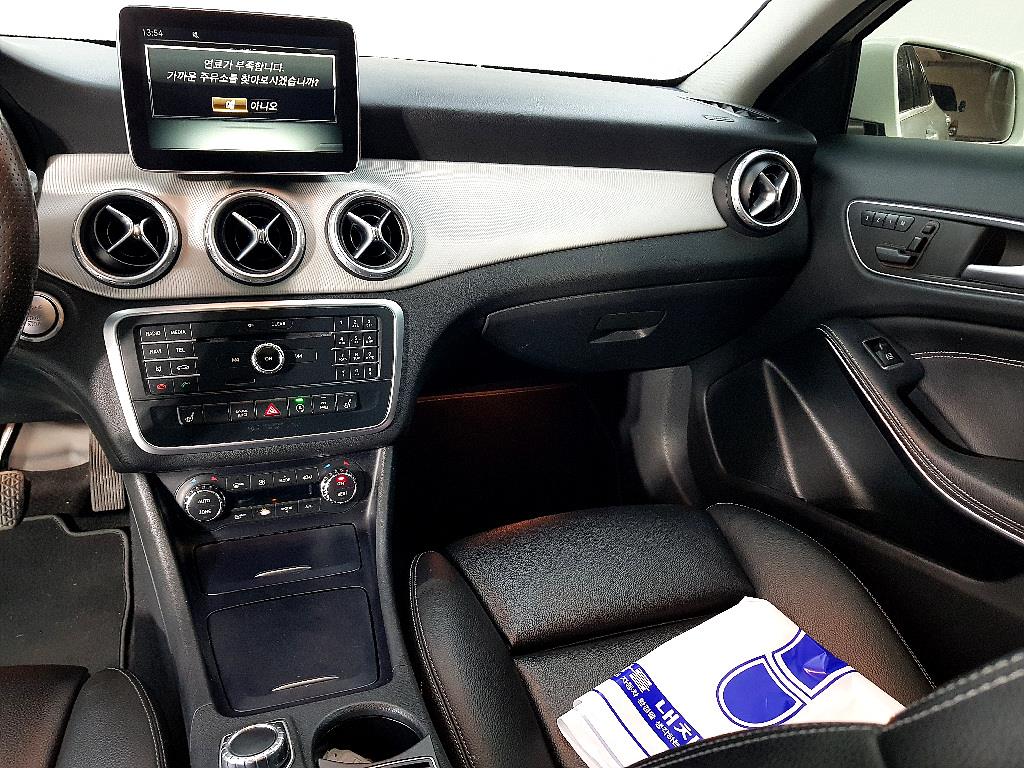 Mercedes Benz GLA Class - Vista 10