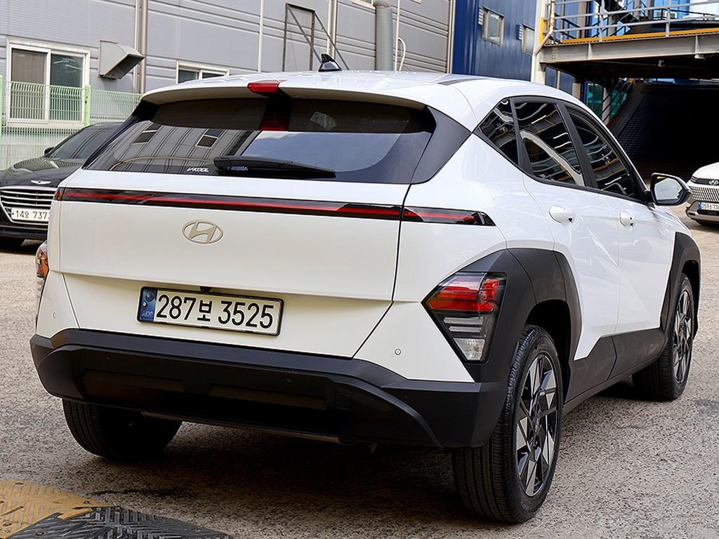 HYUNDAI Kona - Vista 7