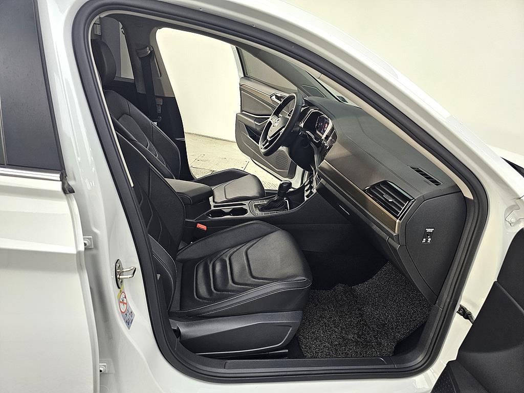 Volkswagen Jetta - Vista 11