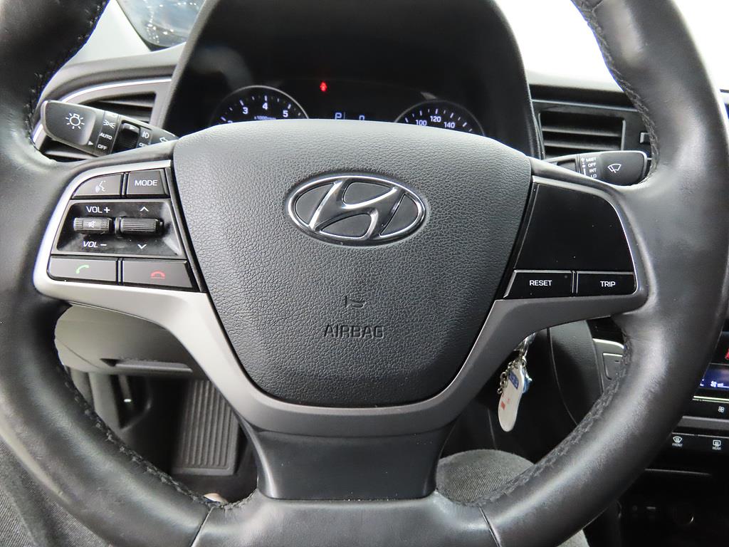 HYUNDAI Avante - Vista 10
