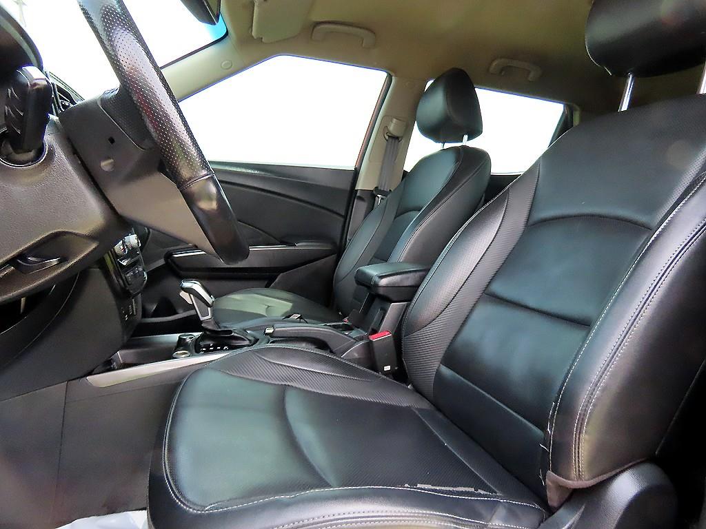 Ssangyong Tivoli - Vista 5