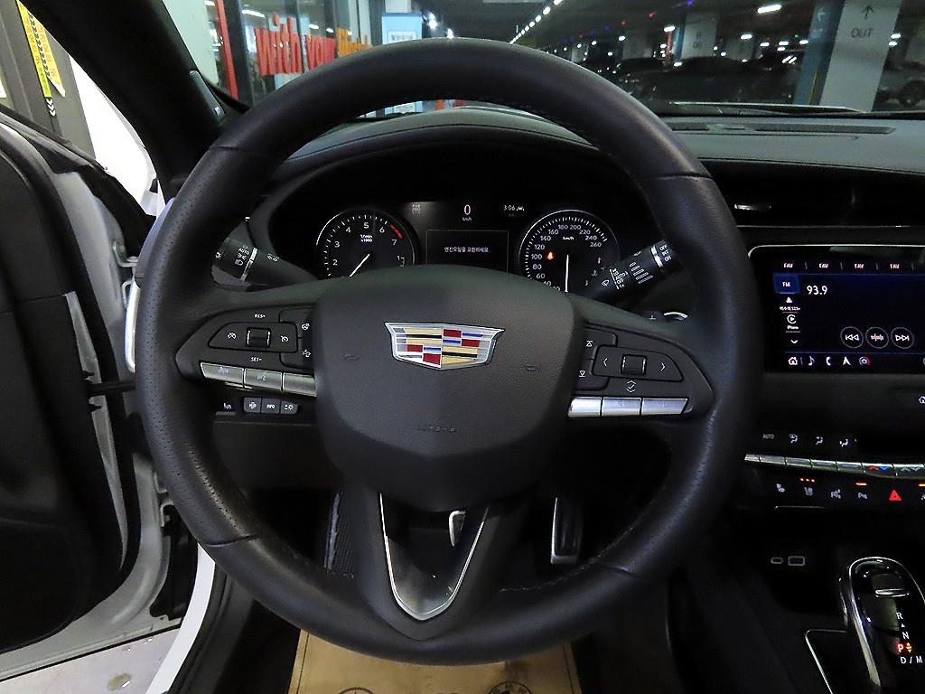 Cadillac XT4 - Vista 8