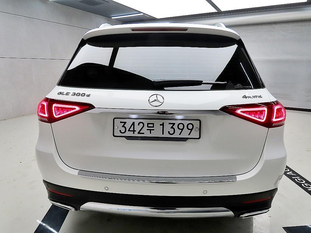Mercedes Benz GLE Class - Vista 3