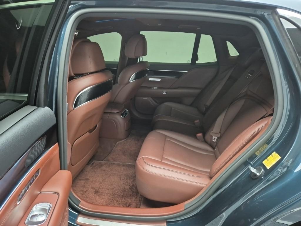 Genesis G90 - Vista 12
