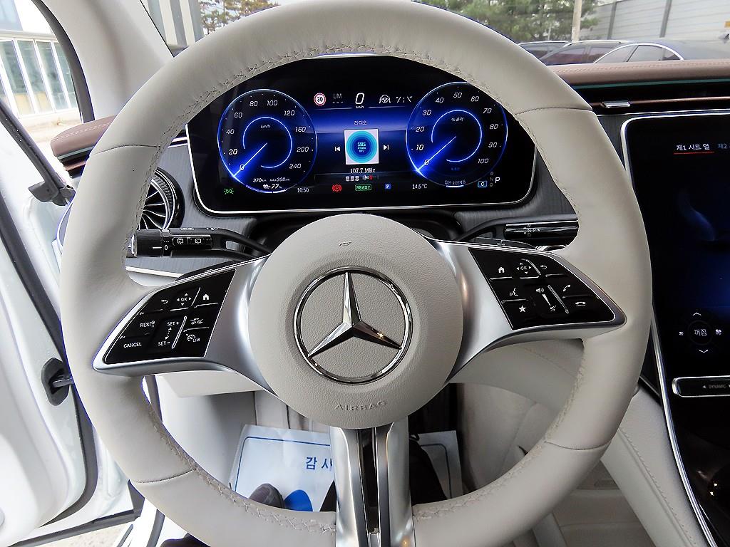 Mercedes Benz EQE - Vista 8