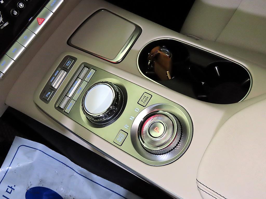 Genesis GV70 - Vista 12