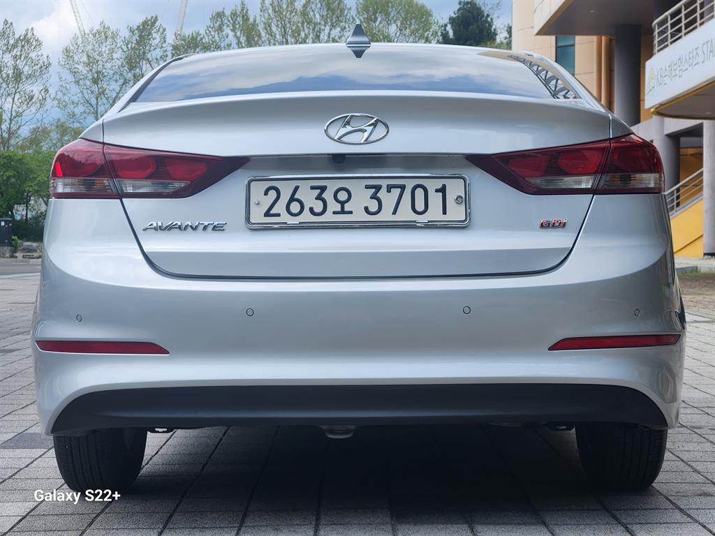 HYUNDAI Avante - Vista 4
