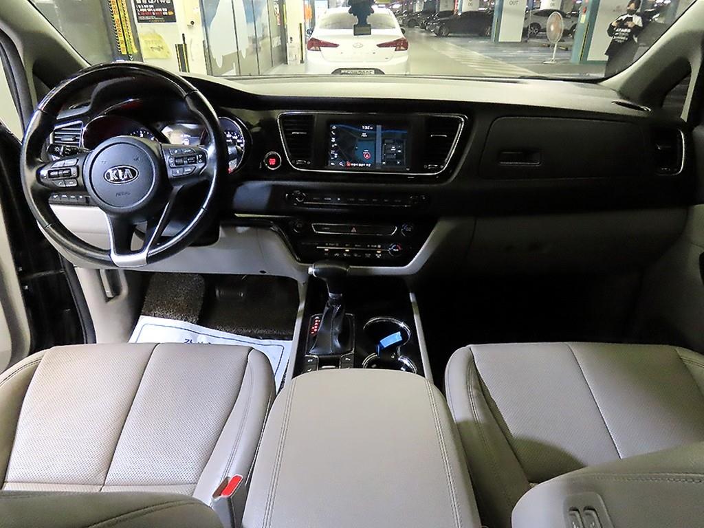 KIA Carnival - Vista 10
