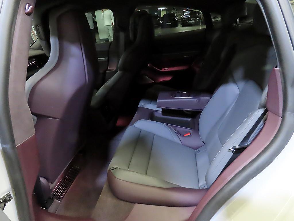 Porsche Taycan - Vista 7