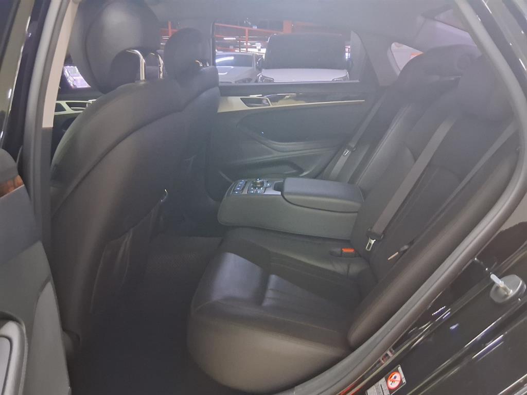 HYUNDAI Genesis - Vista 7