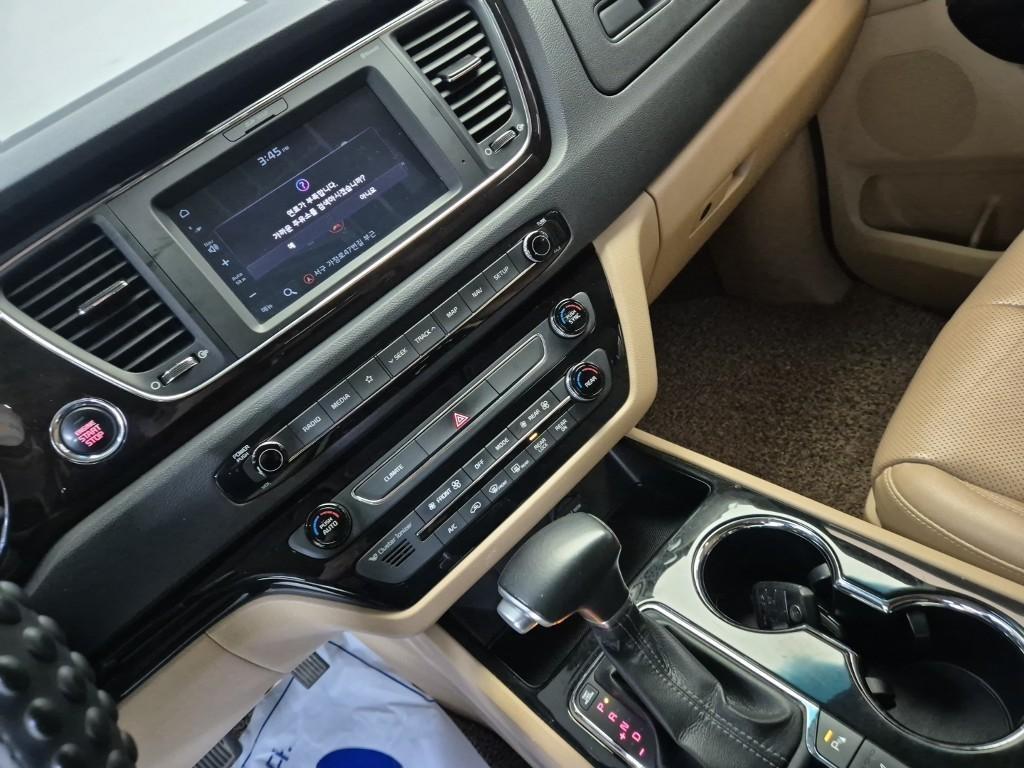KIA Carnival - Vista 8